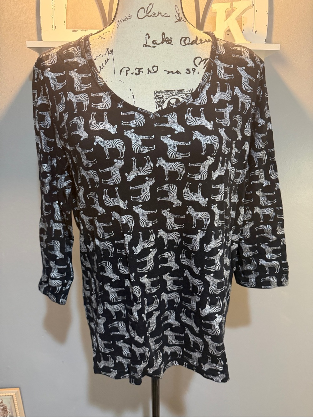 KAREN SCOTT BLACK 3/4” SLEEVE TOP WITH SILVER ZEBRA PRINT SZ XL